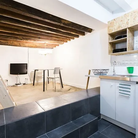 Charming 20m² Near Le Marais * פריז
