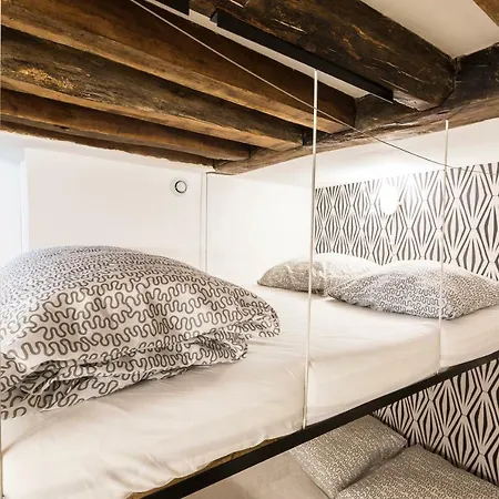 Charming 20m² Near Le Marais דירה פריז