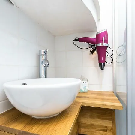Charming 20m² Near Le Marais פריז