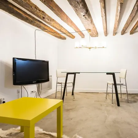 Charming 20m² Near Le Marais דירה *